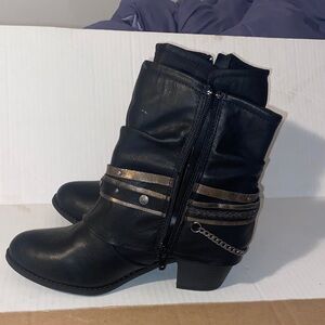 Jelly pop Black Ankle Boots with Chain Detail